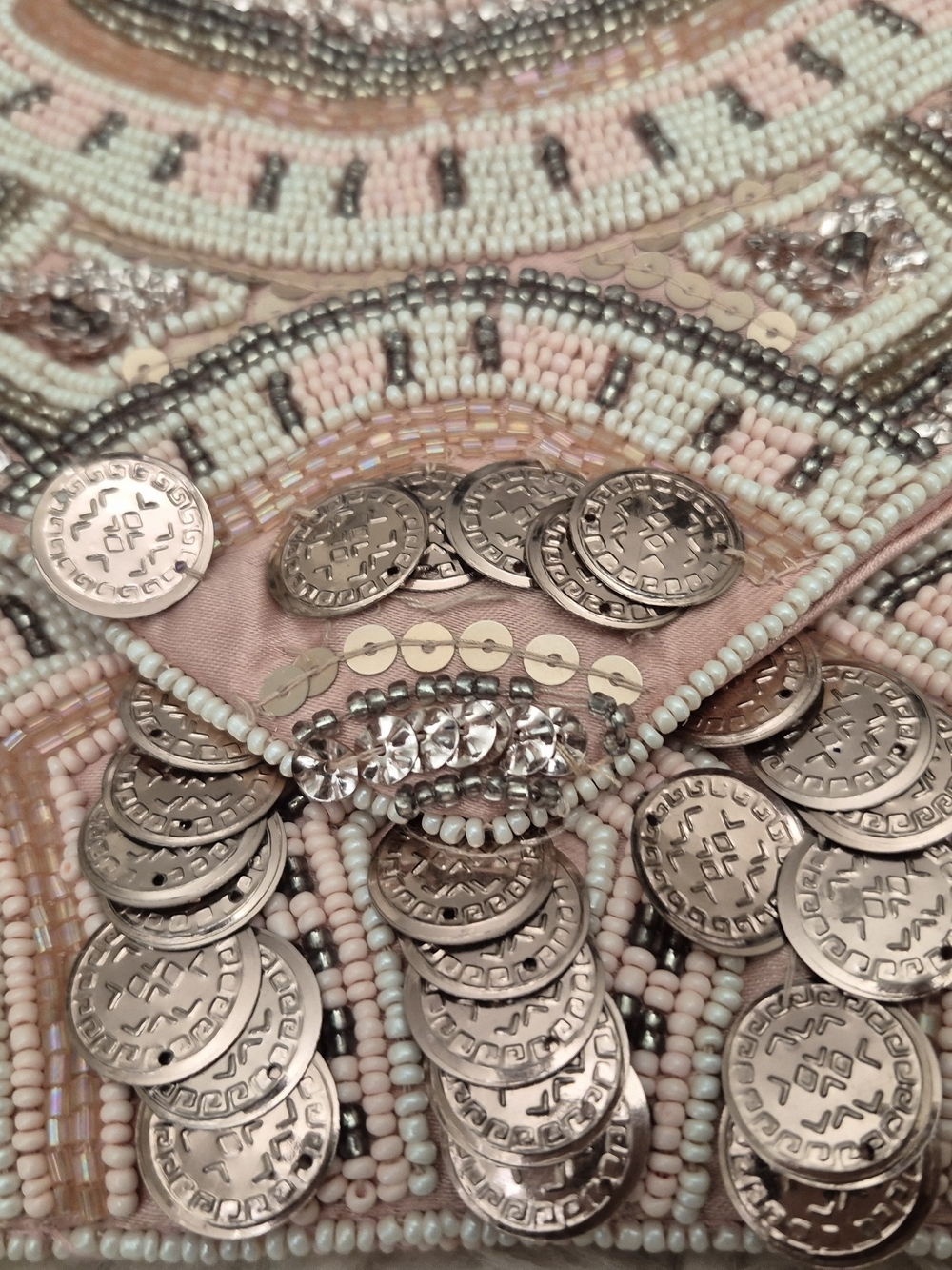 💕Embellished Beaded Pink Coin-Detail Clutch💕